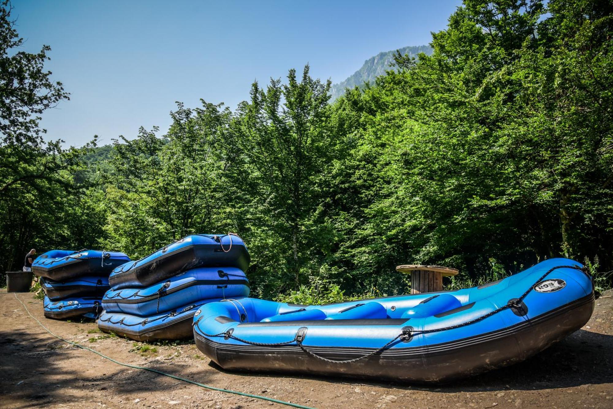 Camp Divlja Rijeka Ξενοδοχείο Hum Εξωτερικό φωτογραφία