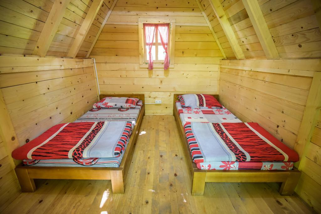 Camp Divlja Rijeka Ξενοδοχείο Hum Εξωτερικό φωτογραφία