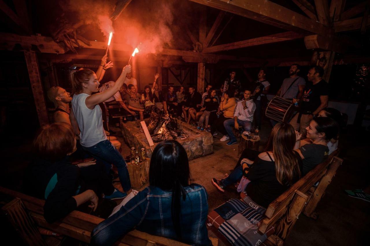 Camp Divlja Rijeka Ξενοδοχείο Hum Εξωτερικό φωτογραφία