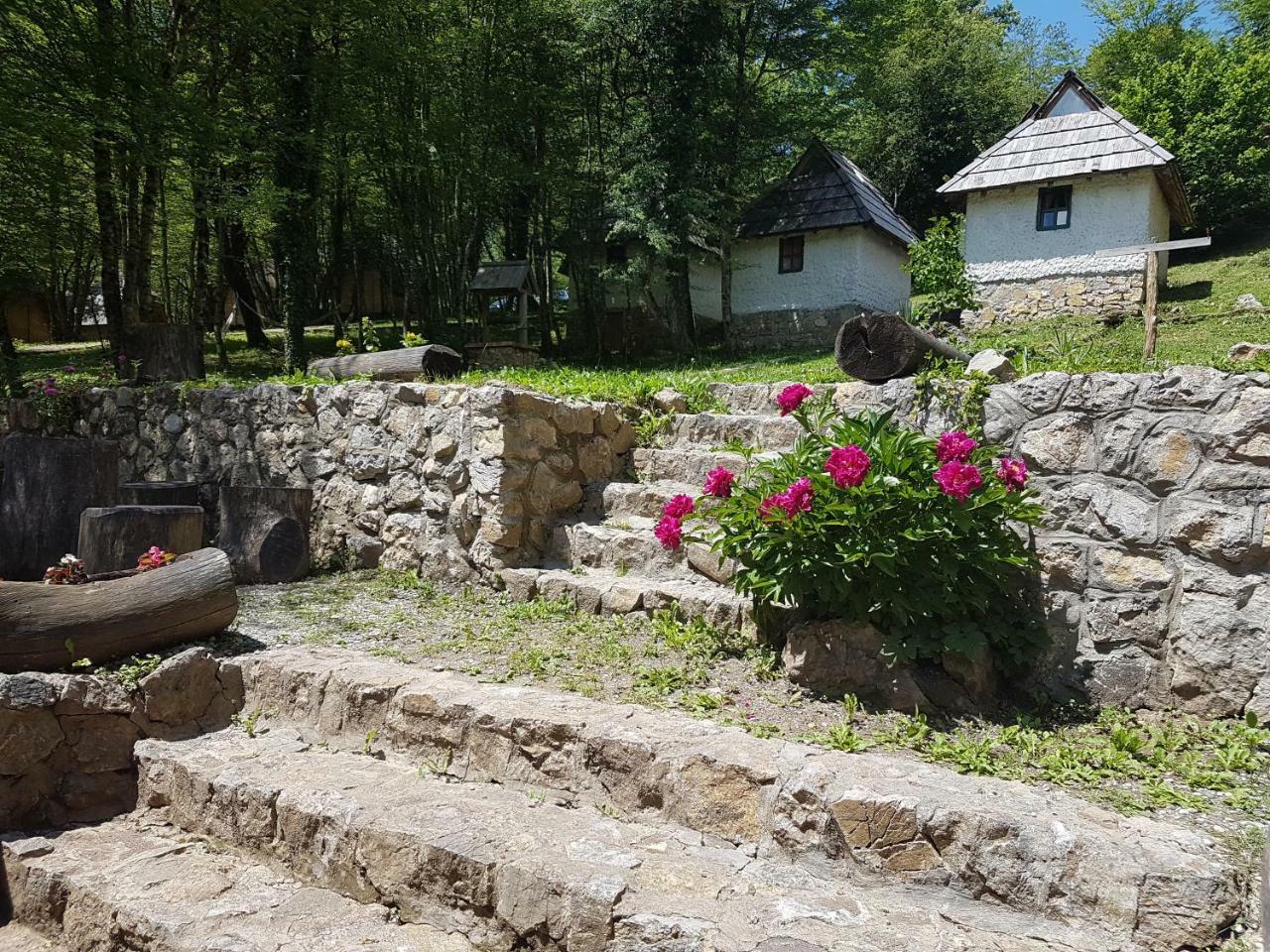 Camp Divlja Rijeka Ξενοδοχείο Hum Εξωτερικό φωτογραφία