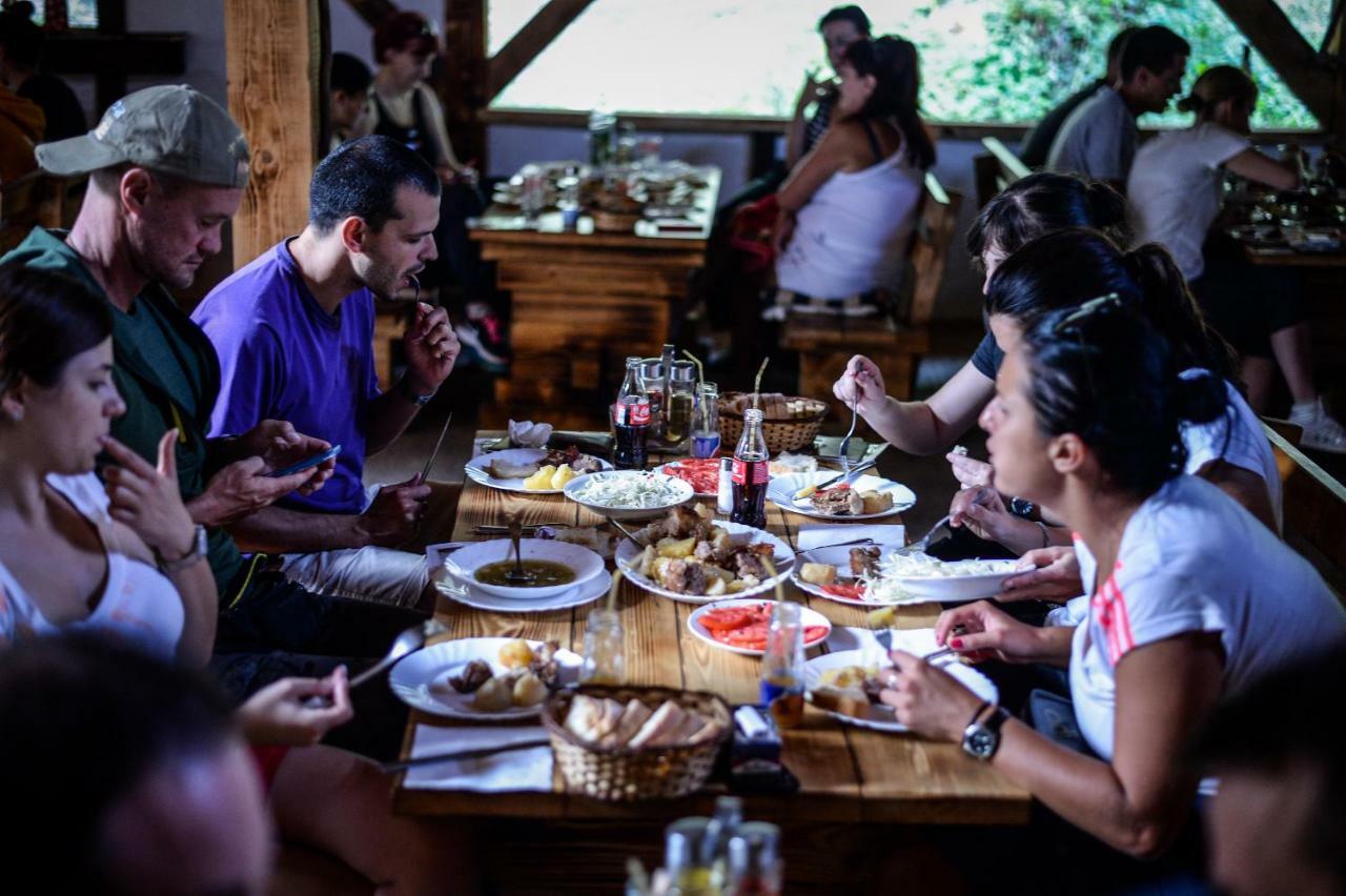 Camp Divlja Rijeka Ξενοδοχείο Hum Εξωτερικό φωτογραφία